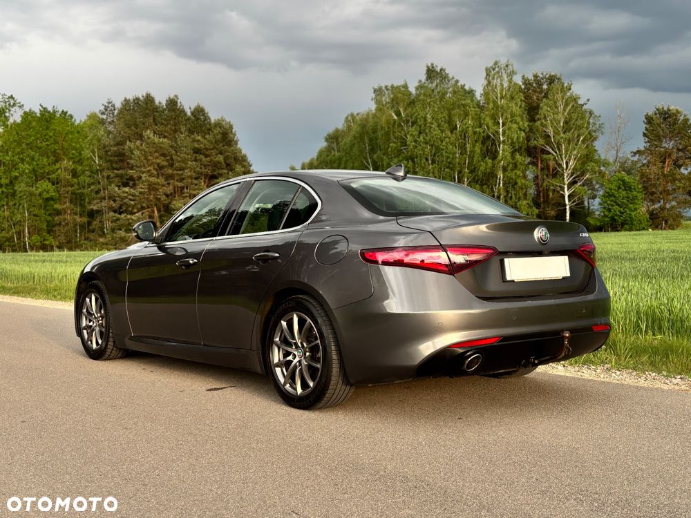 Alfa Romeo Giulia 2.2 AT8 Executive - 11