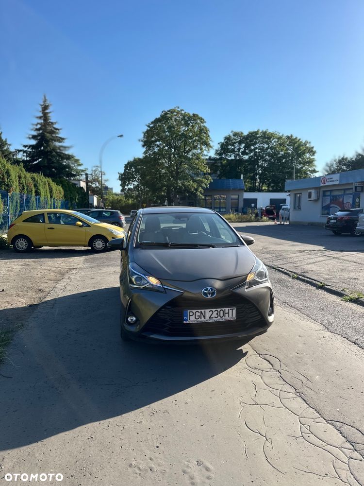 Toyota Yaris Hybrid 100 Dynamic - 2