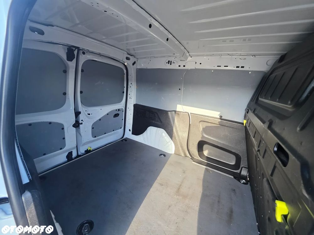 Toyota Proace City 2.0t 1.5 D-4d 100KM  3 OSOBOWA Furgon Blaszak BEZWYPADKOWA z Polskiego Salonu I Pierwszy i Jedyny Właściciel I Pełna Faktura Vat 23% - 17