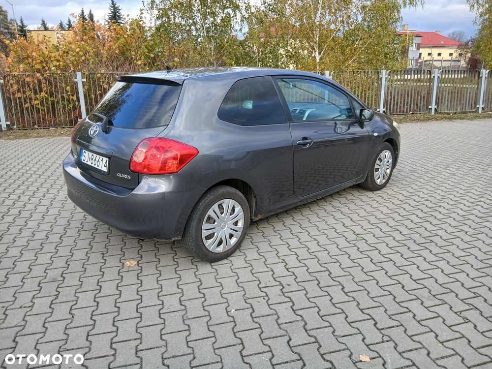 Toyota Auris 1.4 D-4D Premium - 3