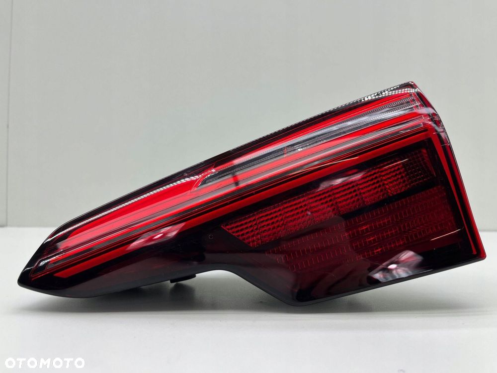 AUDI A4 B9 LAMPA PRAWA TYŁ W KLAPĘ LED 8W5945076AA - 1