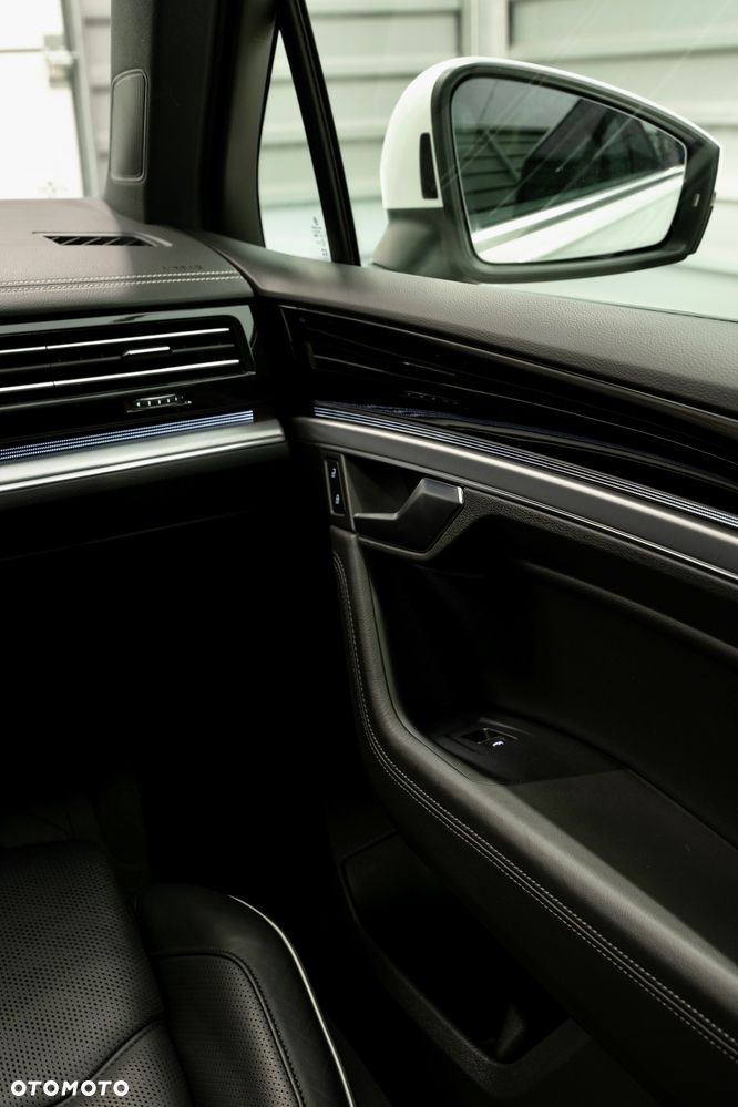 Volkswagen Touareg 3.0 V6 TFSI Plug-In Hybrid 4Mot Elegance - 26