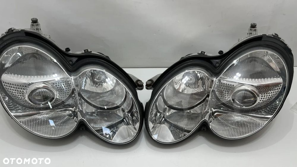 Reflektory bixenon komplet lampa prawa lewa reflektor prawy+lewy stan BDB Mercedes SL R230 SL500 Europa - 1
