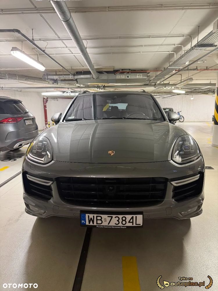 Porsche Cayenne - 2