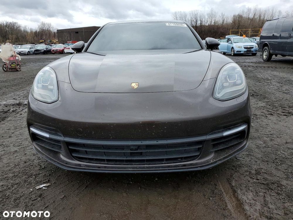 Porsche Panamera 4S - 5