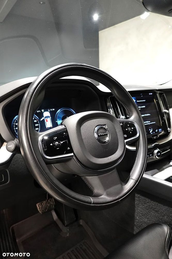 Volvo XC 60 T6 Plug-In Hybrid AWD R-Design - 12