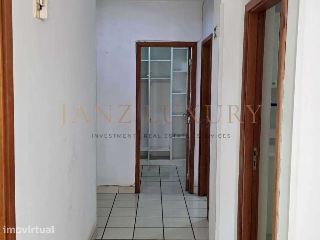 Excelente Loja para Investimento ou Negócio Próprio | Almada - Grande imagem: 5/20