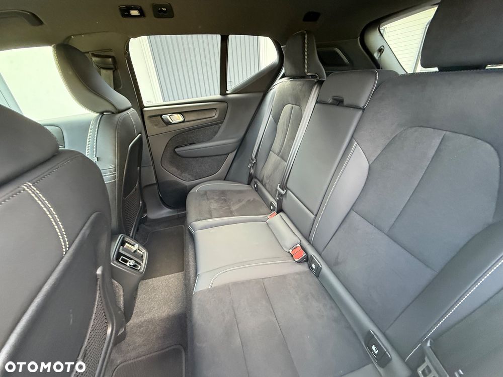 Volvo XC 40 B3 Plus Dark - 24