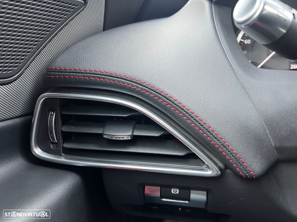 Jaguar XE 2.0 D R-Dynamic S - 22