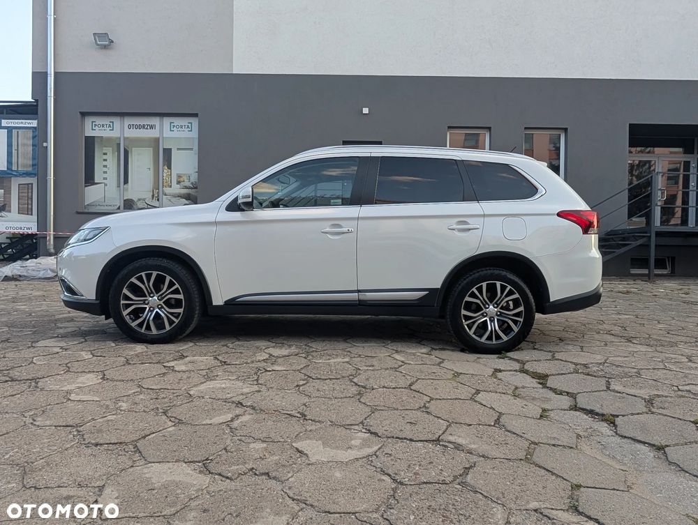 Mitsubishi Outlander 2.0 Intense + Navi 4WD CVT - 1