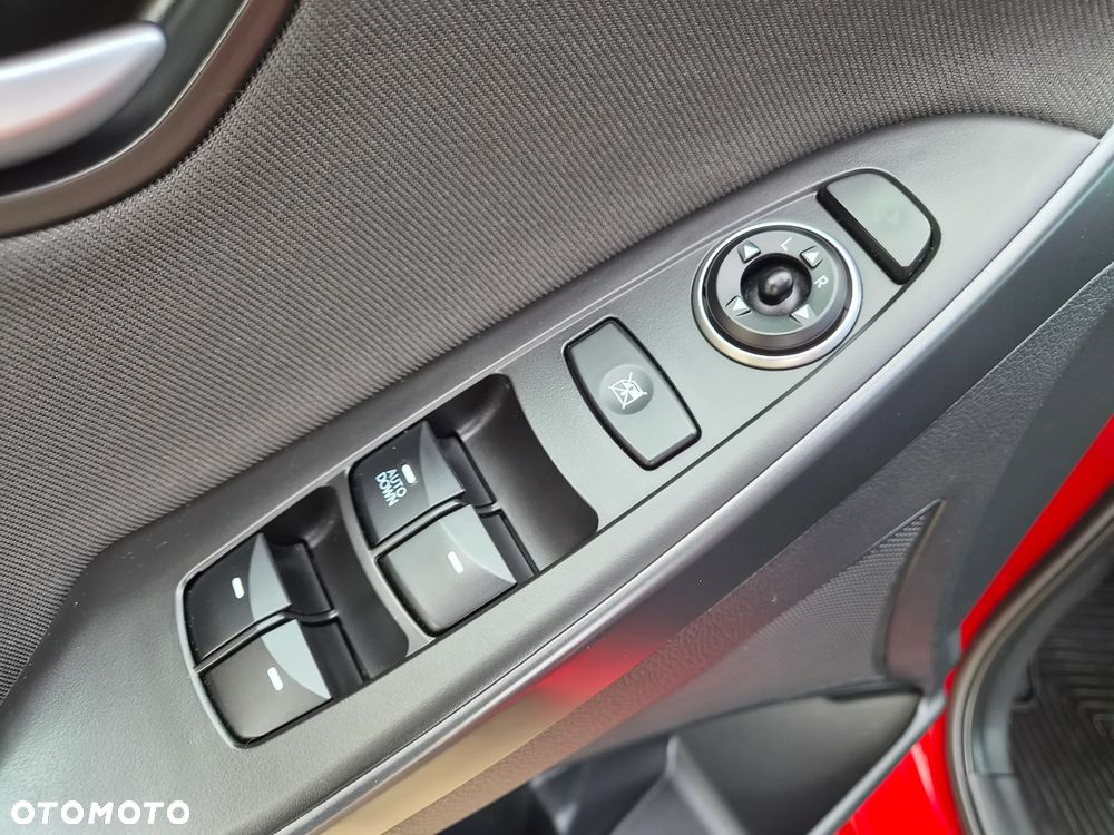Hyundai i30 i30cw 1.6 Fifa World Cup Edition - 24
