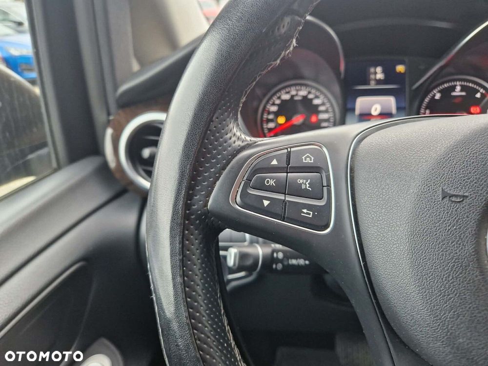 Mercedes-Benz Klasa V - 21