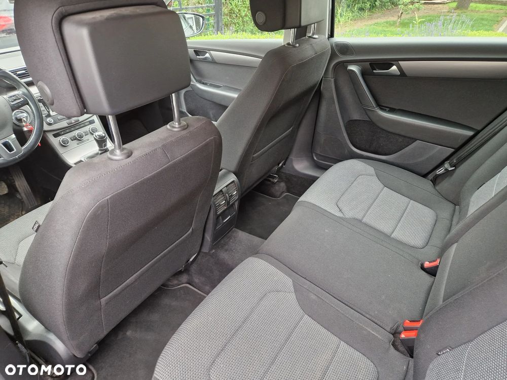 Volkswagen Passat Variant 2.0 Blue TDI SCR Comfortline - 16