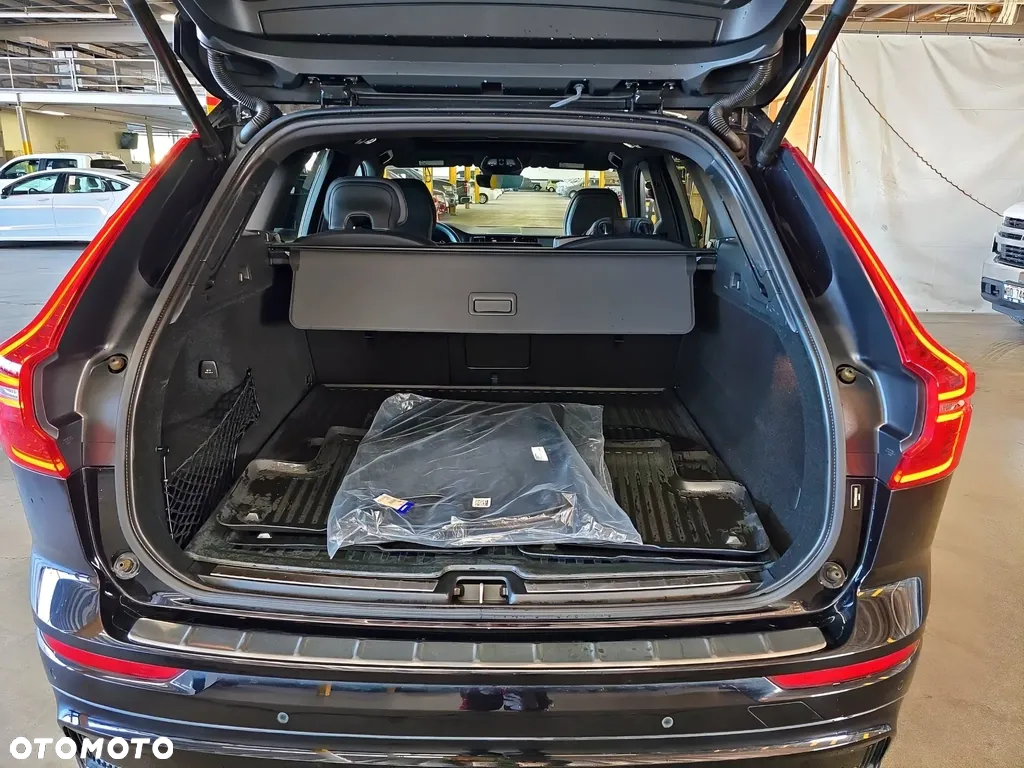 Volvo XC 60 T8 AWD Plug-In Hybrid R-Design - 13