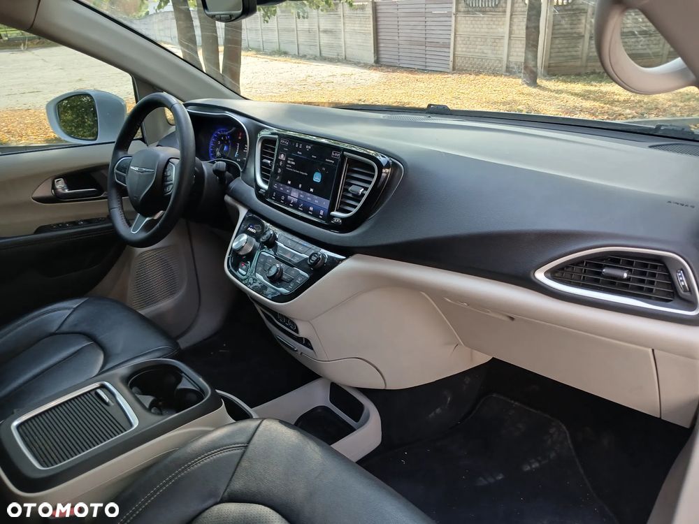 Chrysler Pacifica - 22