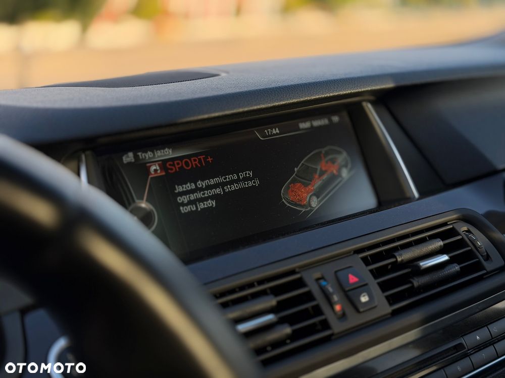 BMW Seria 5 528i xDrive - 15