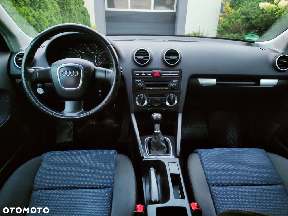 Audi A3 Sportback 1.6 Ambiente - 8