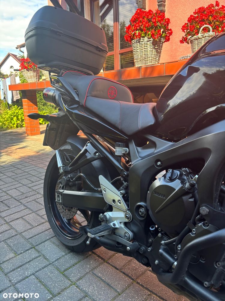 Yamaha FZS - 8