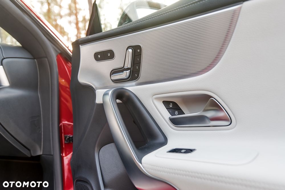 Mercedes-Benz CLA 250 4-Matic AMG Line - 23