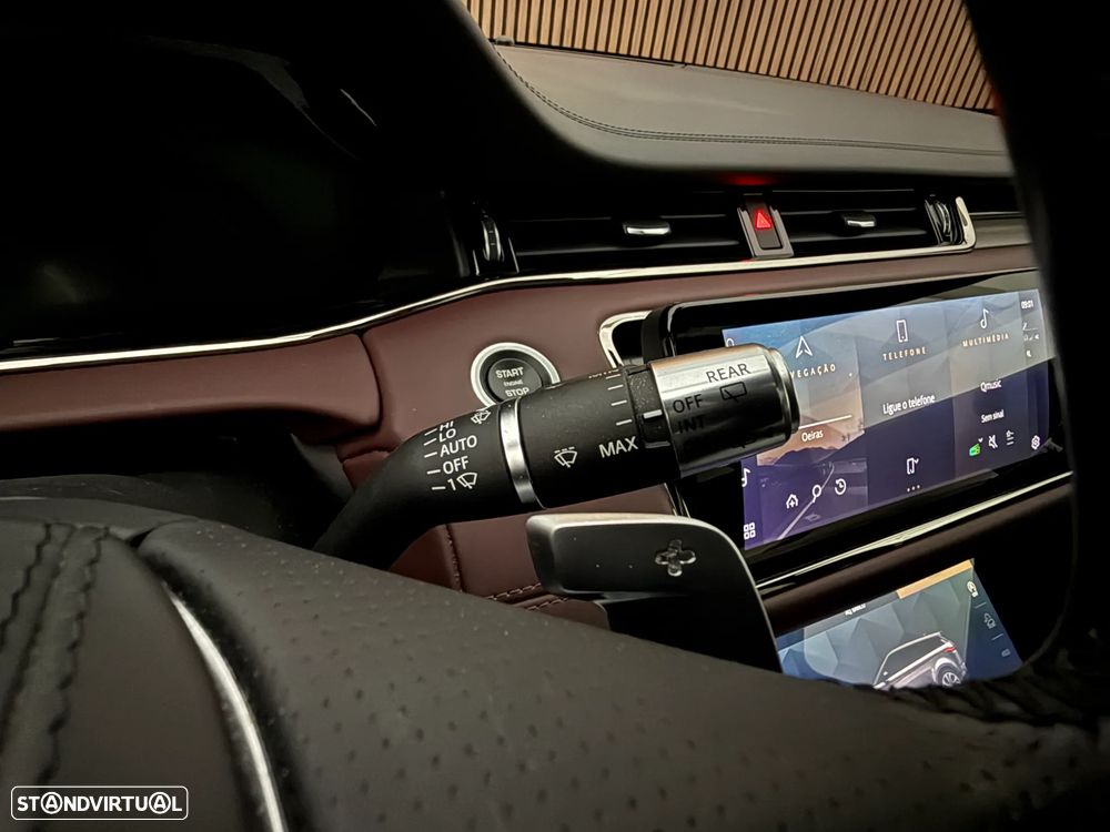 Land Rover Range Rover Evoque P300e Autobiography - 16