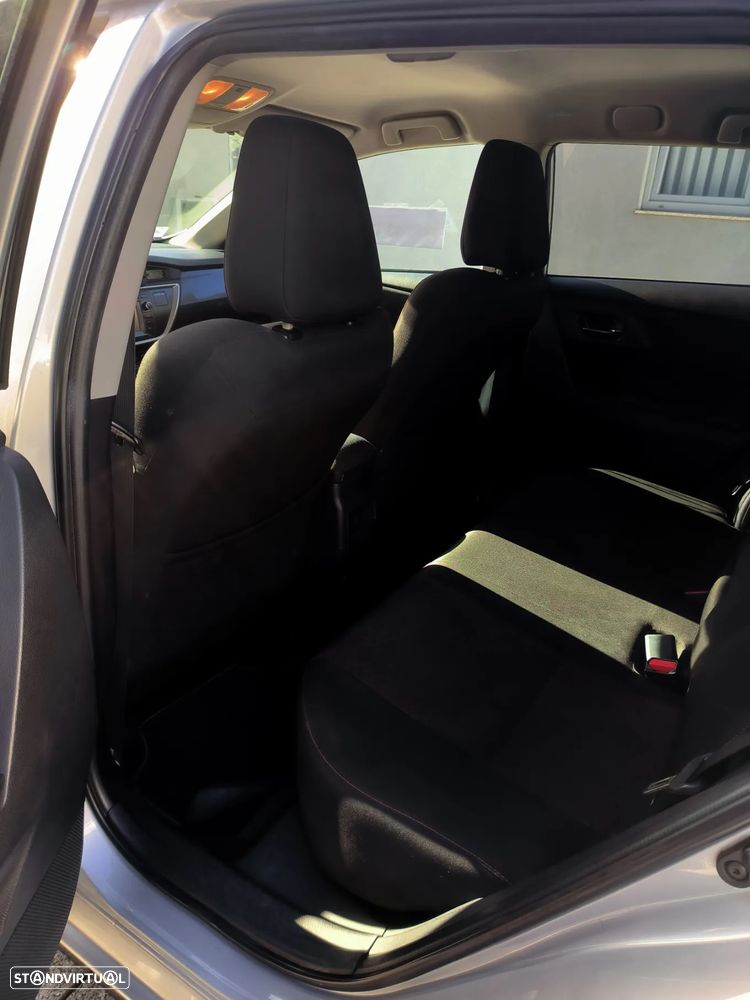 Toyota Auris Touring Sports 1.4 D-4D Com+P.Sport - 18