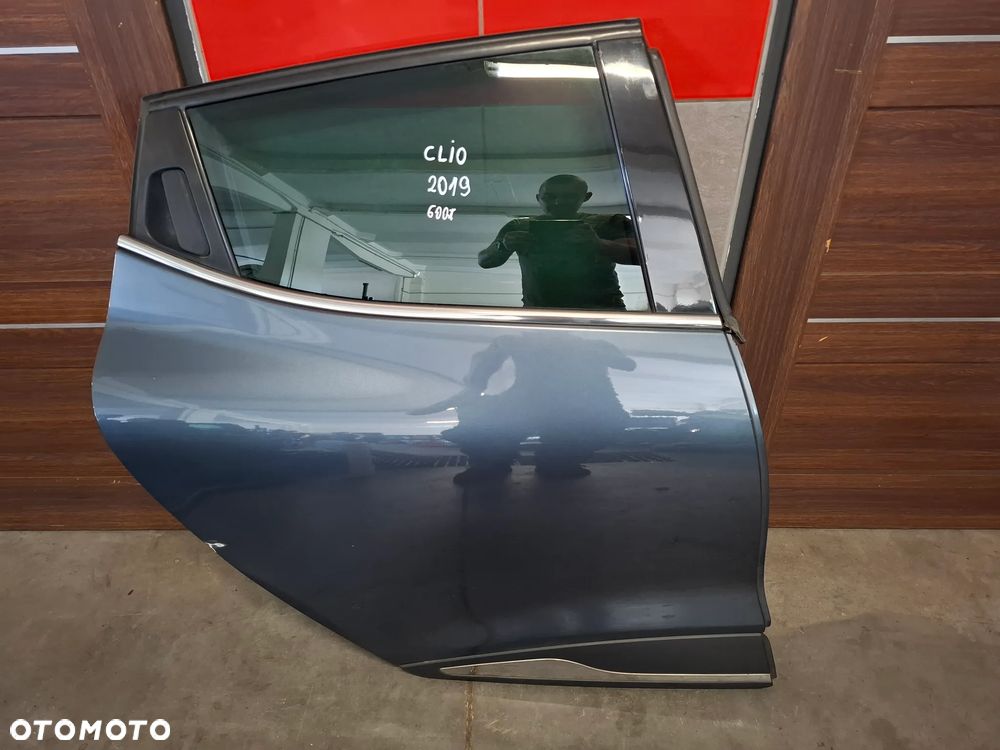Drzwi prawy tył Renault Clio IV 2018 rok delikatnie uszkodzone kolor TEKPN - 1
