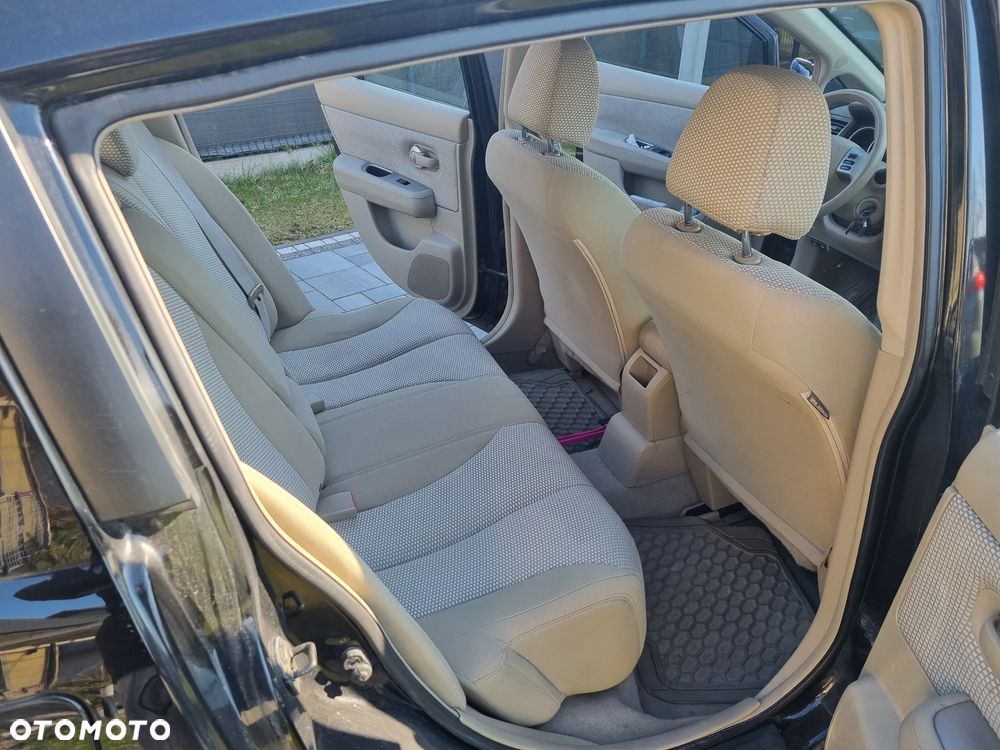 Nissan Tiida - 10