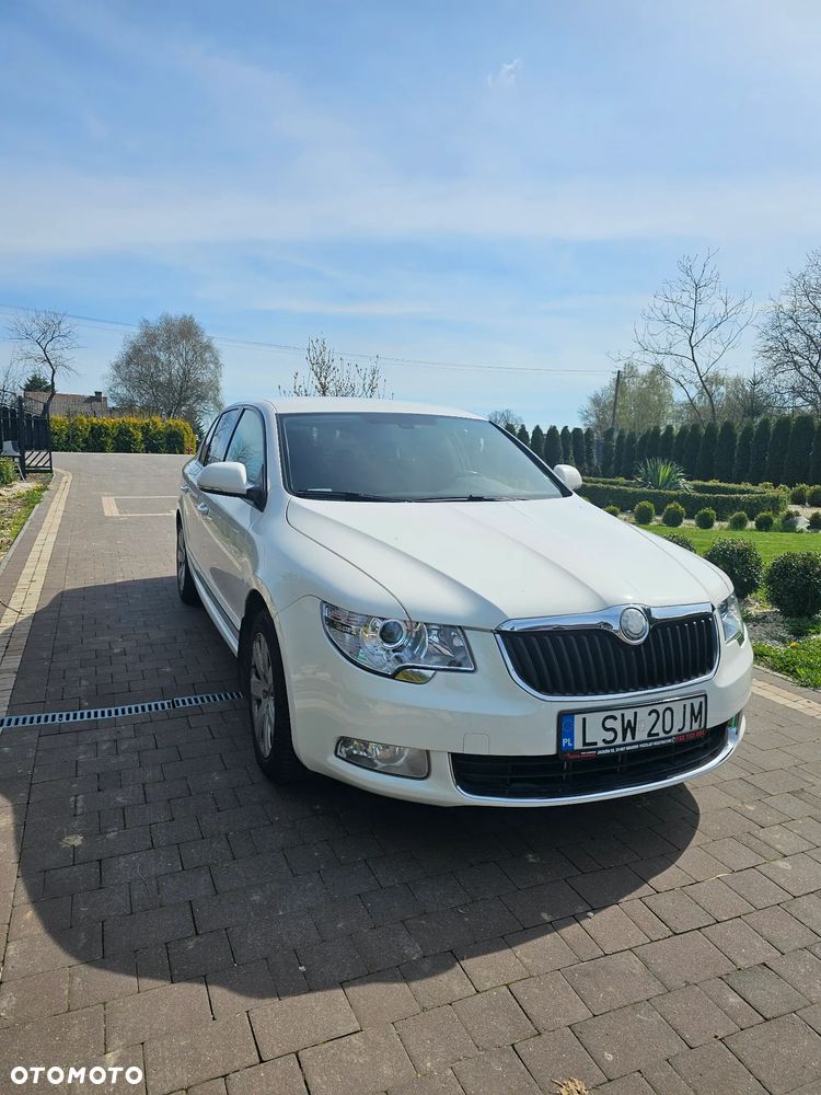 Skoda Superb 2013 photo 2
