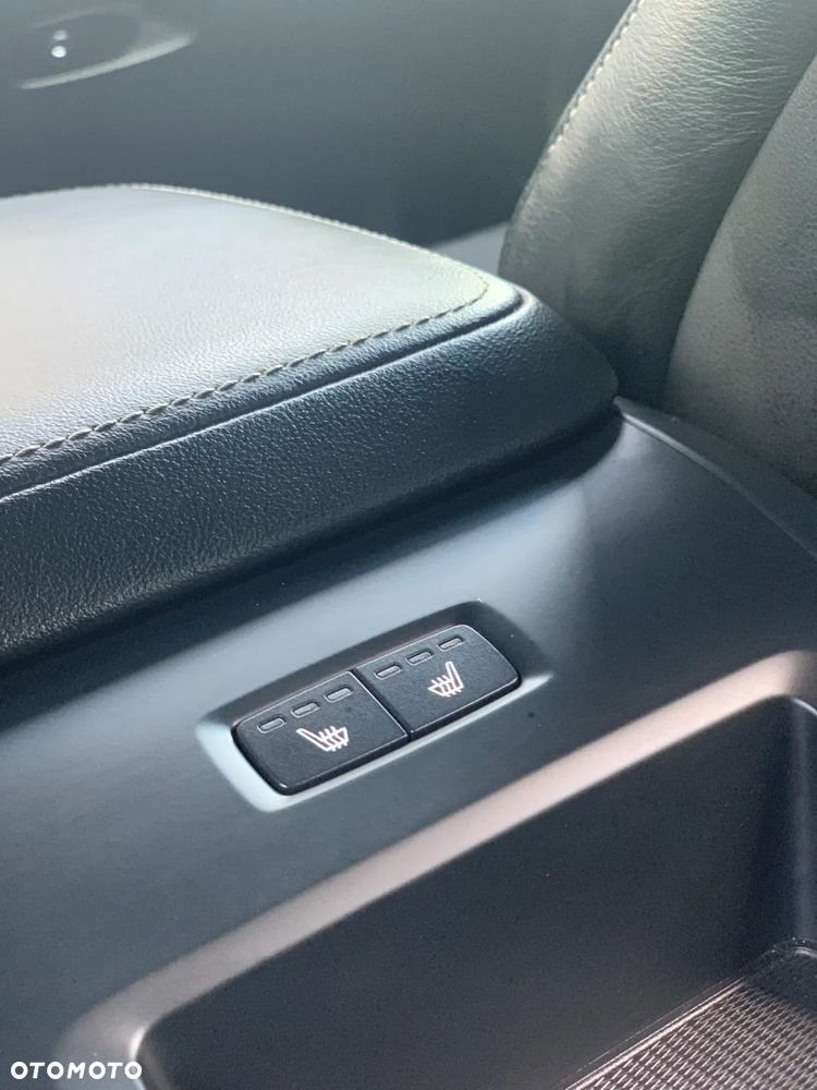 Volvo XC 60 D5 AWD R-Design - 30