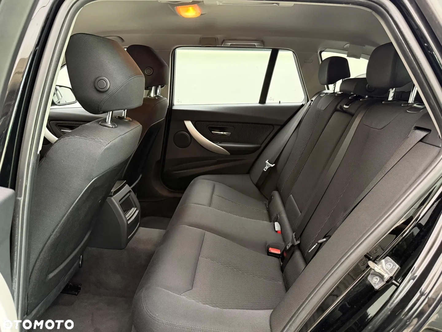 BMW Seria 3 316d Touring - 25
