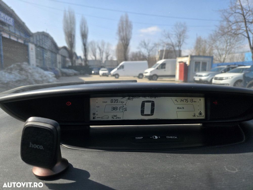 Citroën C4 1.6 HDI 16V SX - 8