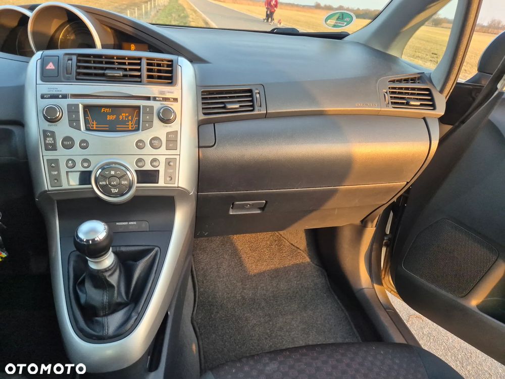 Toyota Verso 1.8 Premium EU5 - 15