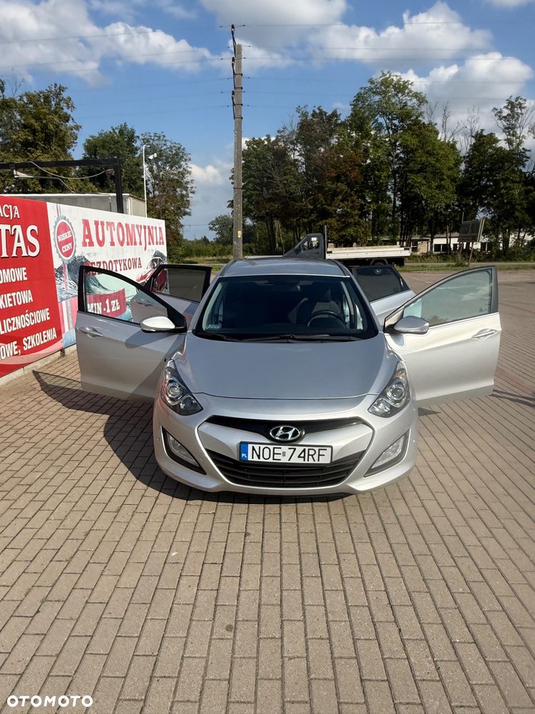 Hyundai i30 i30cw blue 1.6 CRDi Trend - 1
