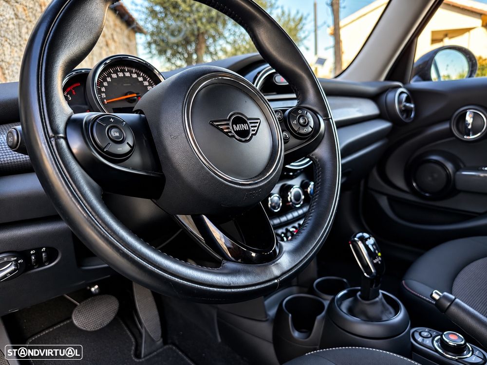 MINI 5 Portas Cooper D Auto - 5