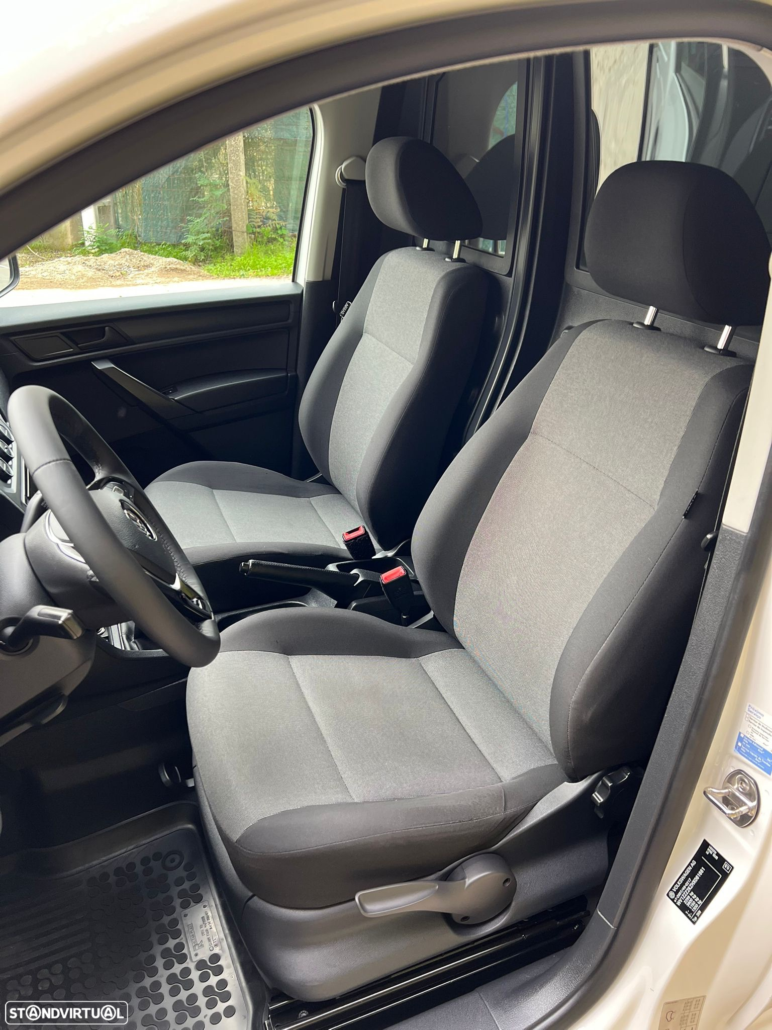 VW Caddy max - 24