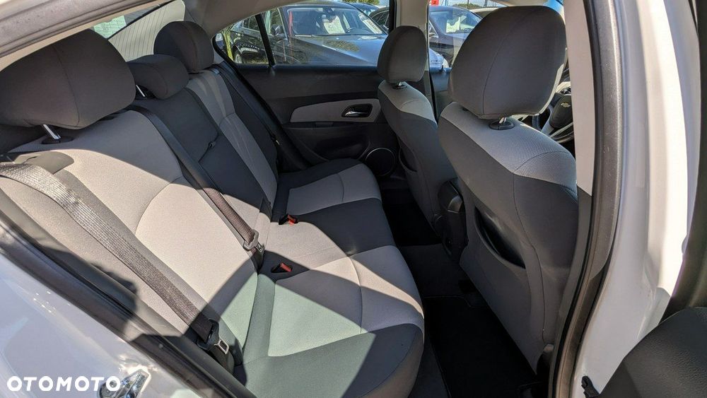 Chevrolet Cruze - 16