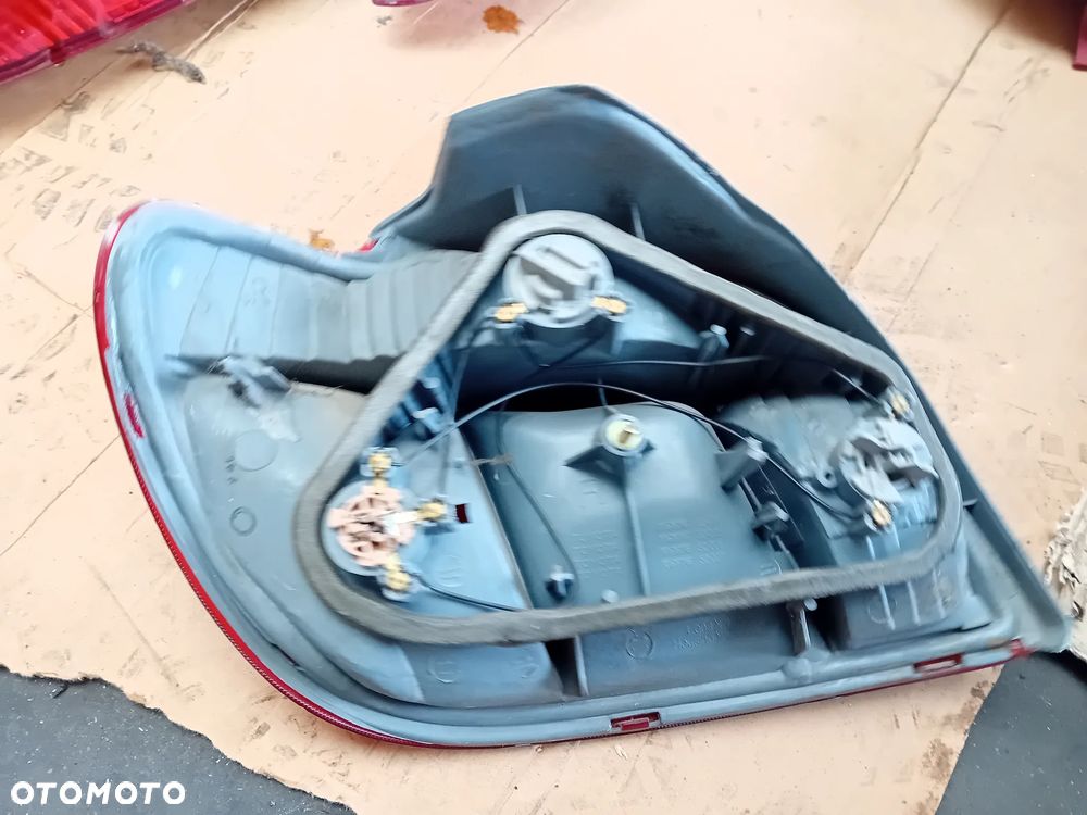 Lampa tylna prawa Toyot yaris I 1 !! Wysyłka !! - 2