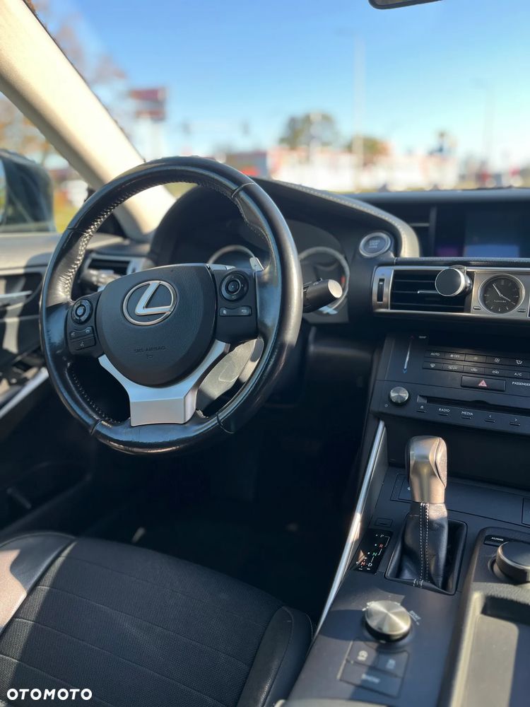 Lexus IS 200t Elite - 4