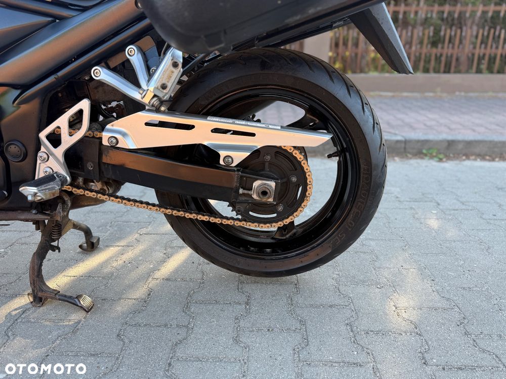 Suzuki GSX - 16