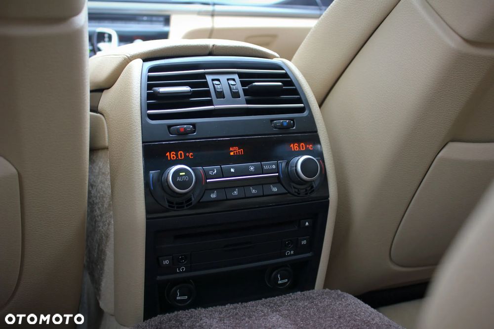 BMW Seria 7 750Li - 34