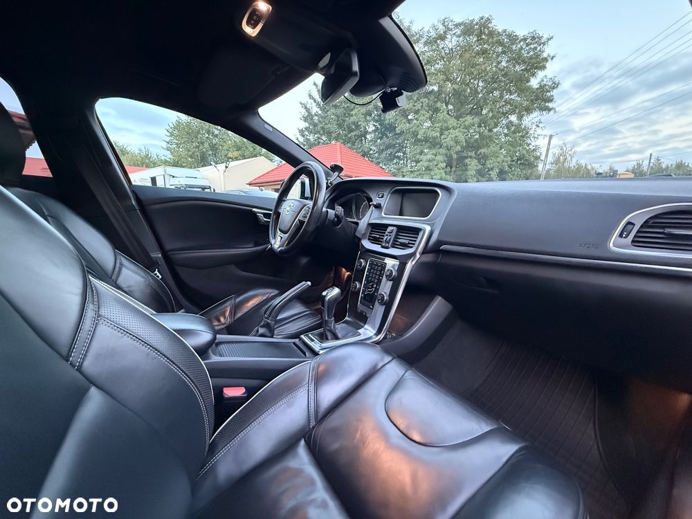 Volvo V40 D4 Drive-E R-Design Summum - 10