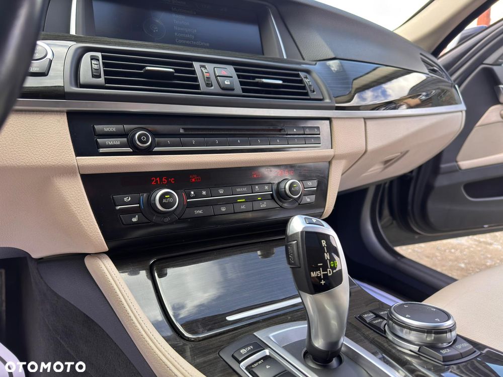 BMW Seria 5 528i xDrive Sport-Aut Luxury Line - 22