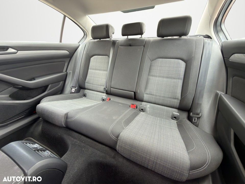 Volkswagen Passat - 22