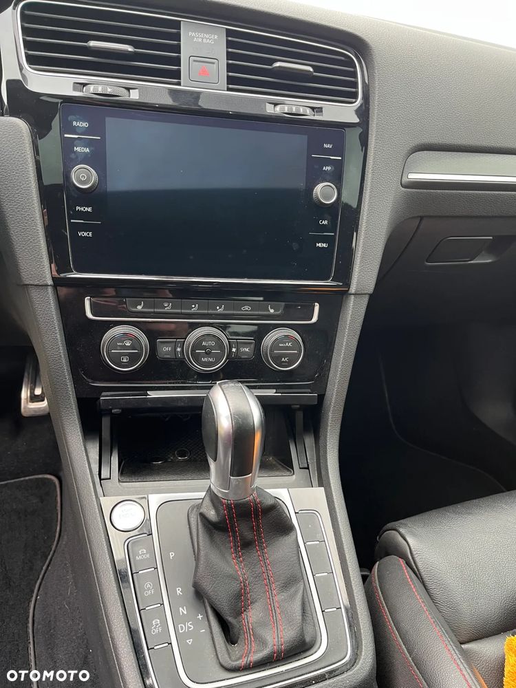 Volkswagen Golf - 18