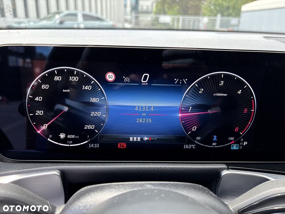 Mercedes-Benz GLB - 13