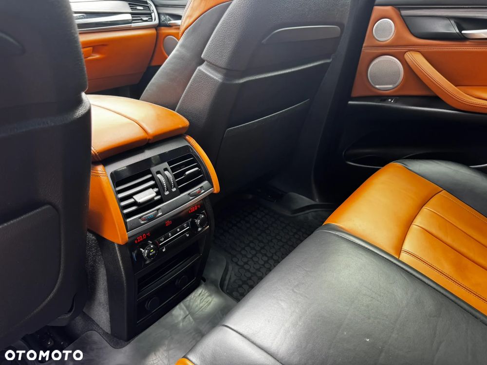 BMW X6 xDrive50i - 34