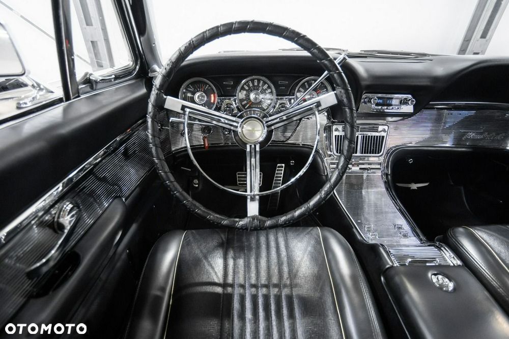 Ford Thunderbird - 31
