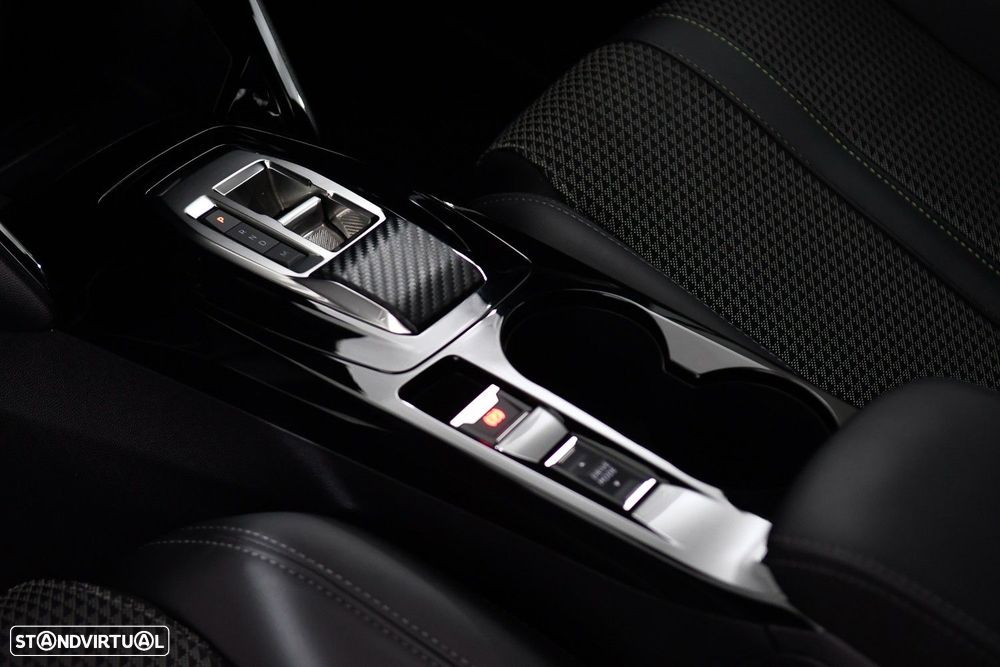 Peugeot 2008 1.2 PureTech GT EAT8 - 19