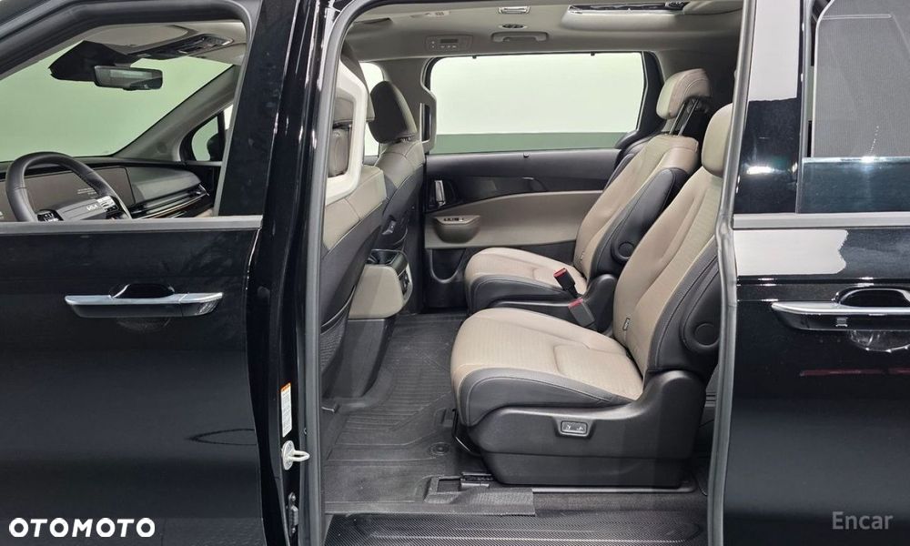Kia Carnival - 16