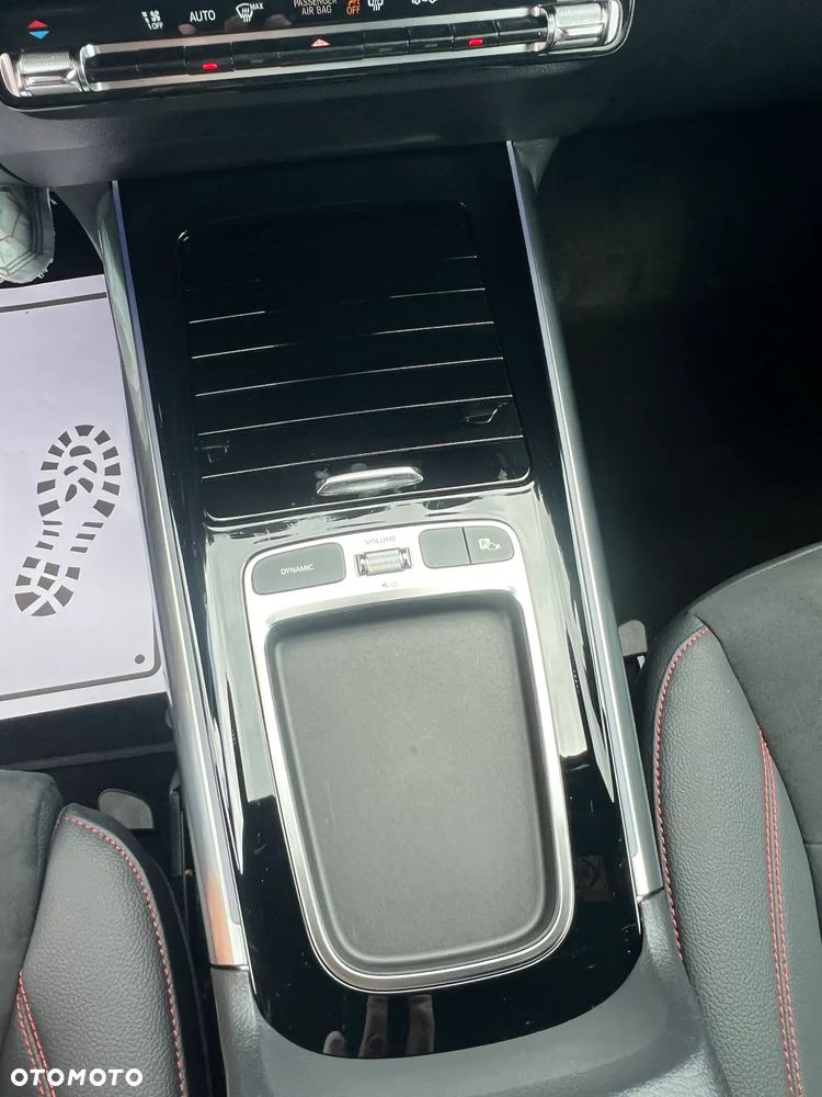 Mercedes-Benz GLA - 24